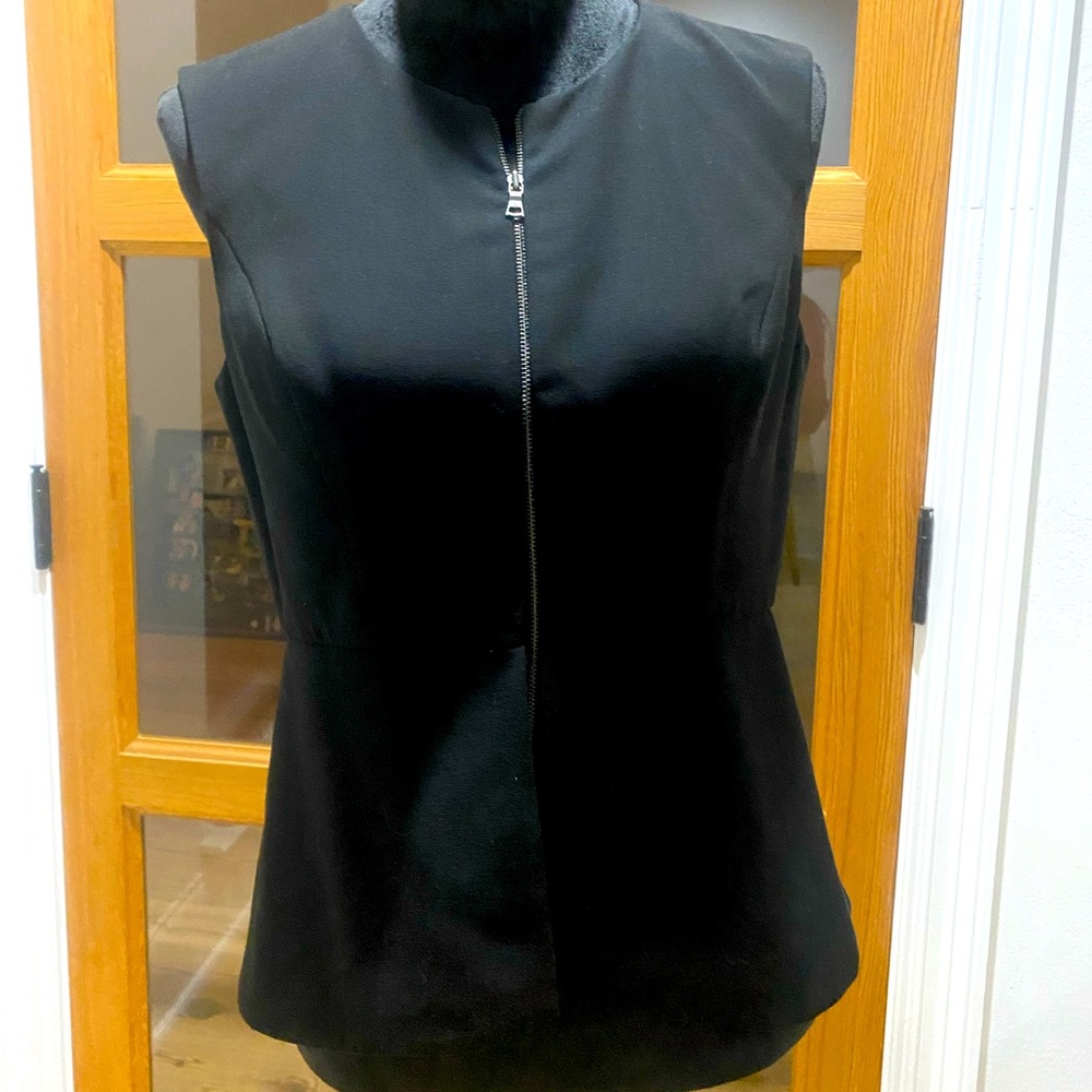 BCBG zipper black medium top